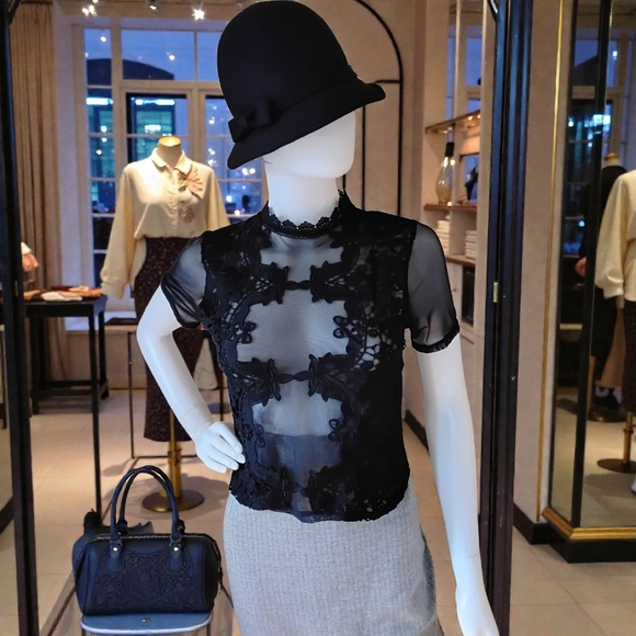 Charlotte Russe Sheer Floral Lace Keyhole Top – Black Elegance - Sz Small - Picture 3 of 7